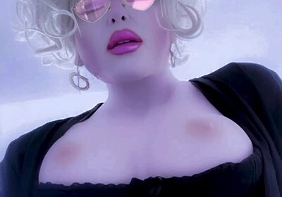 Monique Cums Nicely