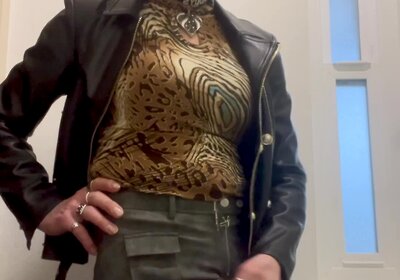 Sissy SaShulya is playing with her Clitty