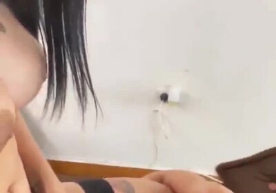 Ts Luna colocando a Camila para chupar seu pau gostoso