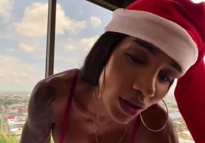 Laura Saenz cumshot 2